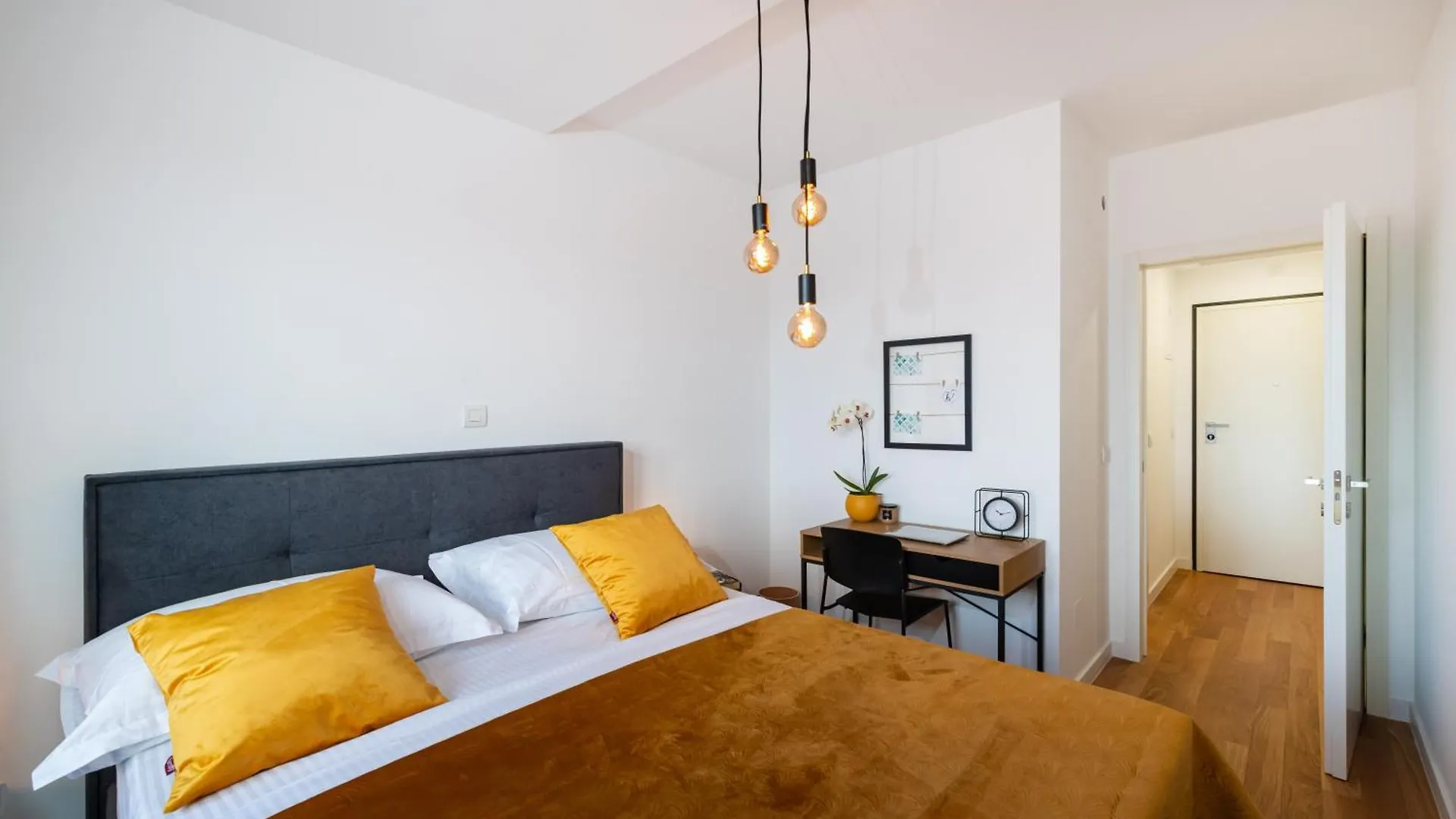 Central Apartment With Garage Zadar