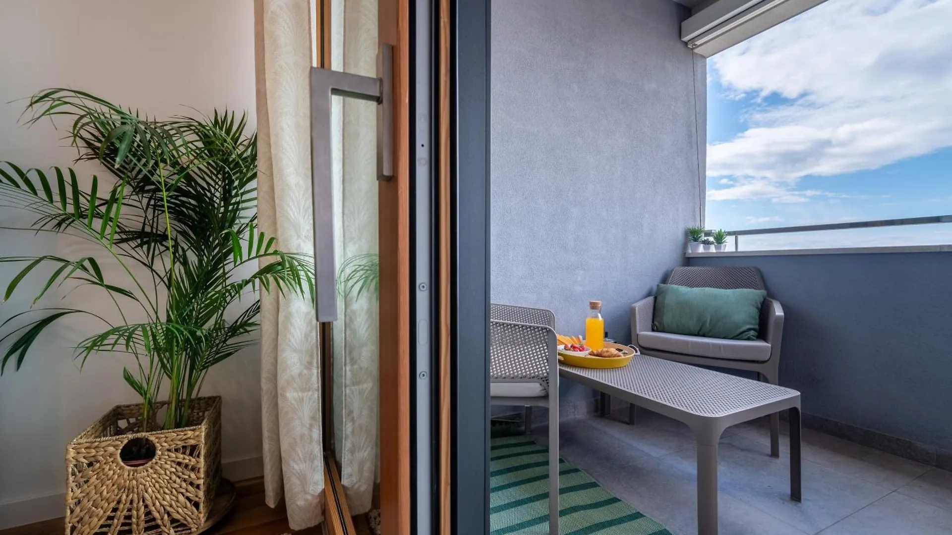 Central Apartment With Garage Zadar